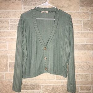 ✅Magnolia V Neck 3 Button Closure Cardigan